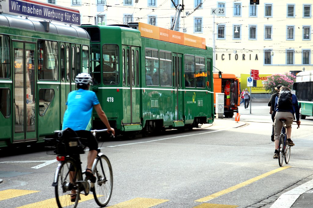 Avec des nouvelles lignes de tram d’importantes zones d’emploi urbaines et des quartiers résidentiels doivent être mieux connectés au réseau des transports publics bâlois.