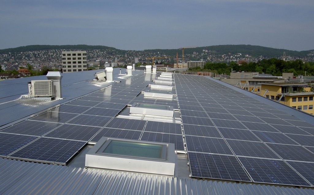 Deckt rund 70 Prozent unseres Stromverbrauchs am Standort Zürich: Die Photovoltaikanlage auf dem Dach unseres Büros. (Foto: INFRAS)