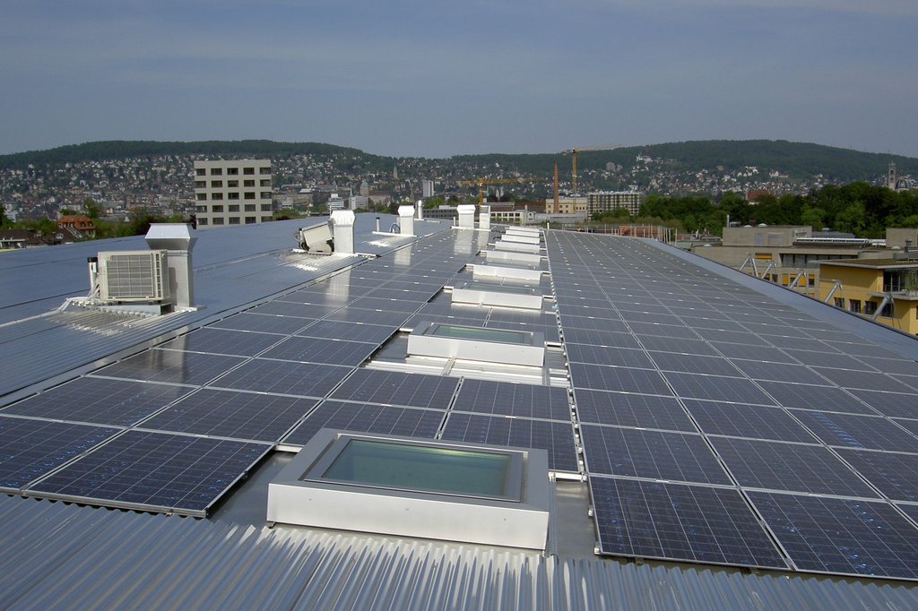 67% des Stromverbrauchs am INFRAS-Standort Zürich kommen von der Photovoltaikanlage auf dem Dach. (Foto: INFRAS)