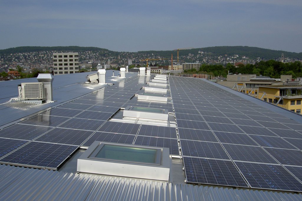 67% des Stromverbrauchs am INFRAS-Standort Zürich kommen von der Photovoltaikanlage auf dem Dach. (Foto: INFRAS)