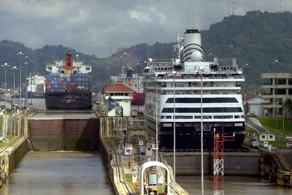 Der Panamakanal ist die direkte Handelsroute zwischen Atlantik und Pazifik. Statt der Umrundung von Südamerika mit 13’000 Kilometern, ermöglicht er einen Direkttransit in 82 Kilometern. (Foto: Keystone-SDA)