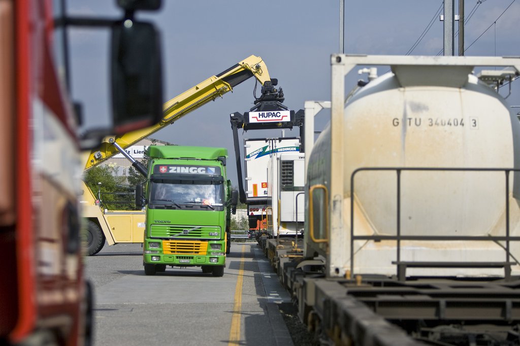 Im alpenquerenden Güterverkehr soll die Schiene weiter gestärkt werden. (Foto: Keystone-SDA)
