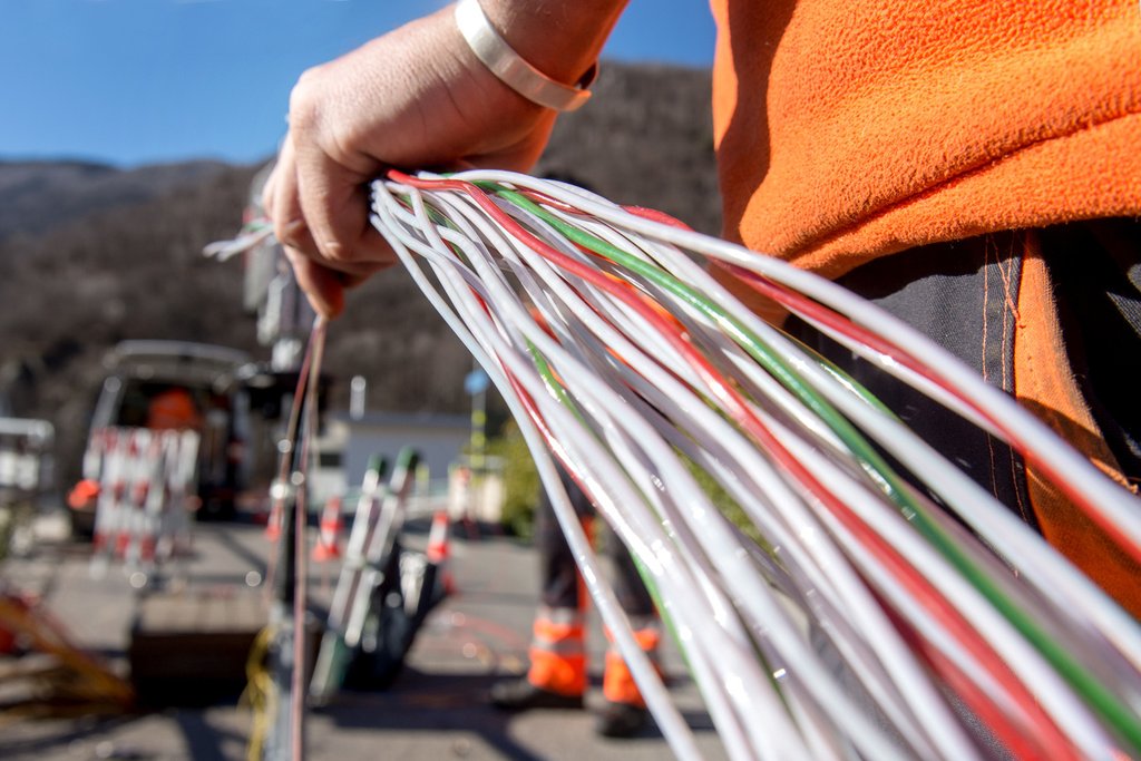 Glasfasermarkt: Bei der Ausbaugeschwindigkeit gibt es Unterschiede zwischen Stadt und Land – der Wettbewerb ist aber stabil und hat an Dynamik gewonnen. (Foto: Keystone-SDA)