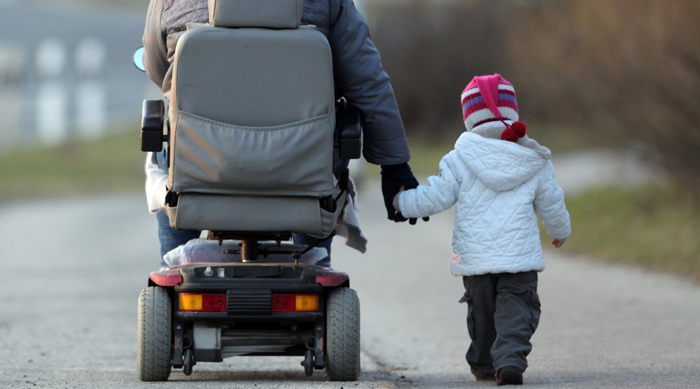 Die Ergebnisse der generationenübergreifenden Befragung zeigen, wie Familien im Kanton Appenzell Ausserrhoden Kinderbetreuung, Angehörigenpflege und Berufsleben unter einen Hut bringen. (Foto: Keystone)