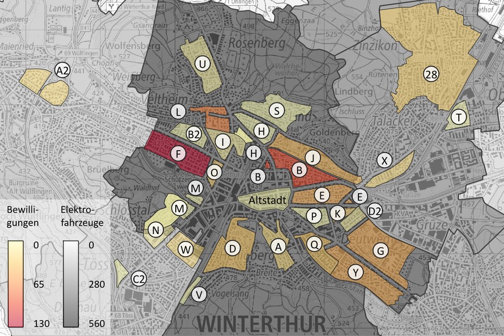 Le choix du site a été complexe: outre les possibilités de raccordement, d’installation et d’extension, la demande potentielle d’une solution de recharge en zone bleue a également été prise en compte. (Graphique: INFRAS, source de données: ville de Winterthour, arrière-plan: Swisstopo)