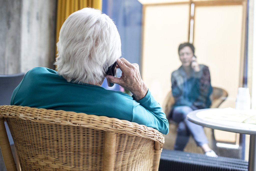 Die rigorosen Schutzmassnahmen haben den Bewohnenden von Alters- und Pflegeinstitutionen sowie ihren Angehörigen zugesetzt. (Foto: Keystone-SDA).