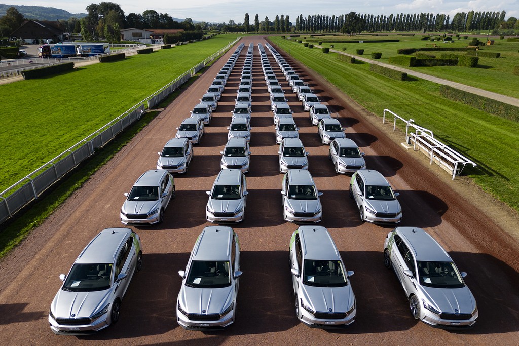 E-Mobilität auf dem Vormarsch. Erstmals werden mit der EIOT Fahrzeugherstellung sowie Handel und Reparatur nach fossilen und alternativen Antrieben getrennt ausgewiesen. (Foto: Keystone)