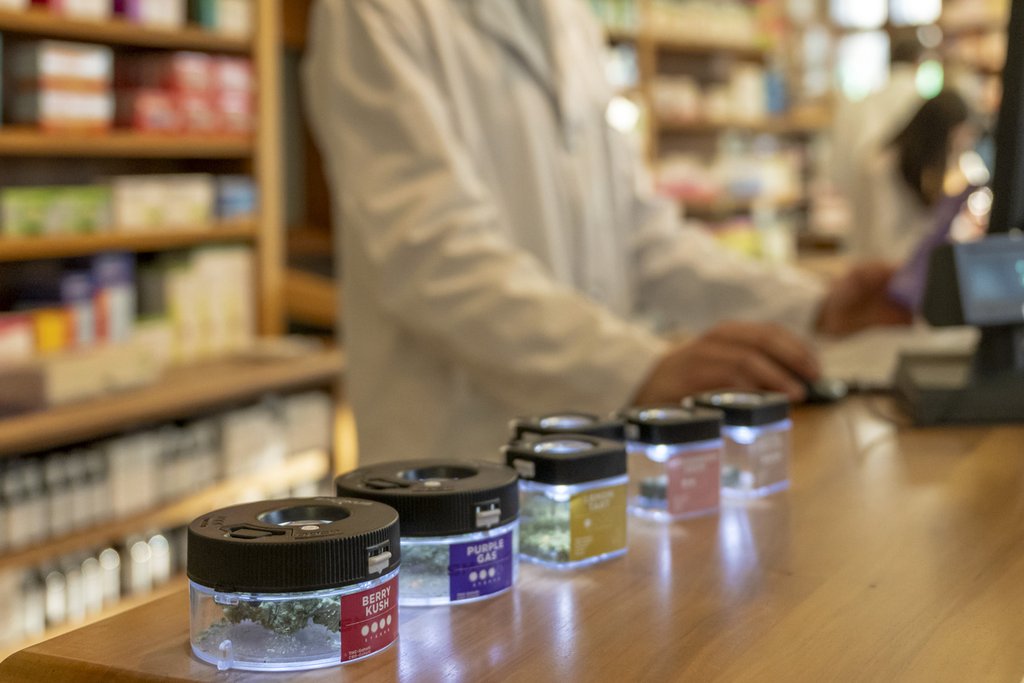 Zu nicht-medizinischen Zwecken dürfen in der Schweiz bisher nur Cannabisprodukte mit tiefem THC-Gehalt oder im Rahmen von speziellen Pilotversuchen bezogen werden. (Foto: Keystone / Georgios Kefalas)