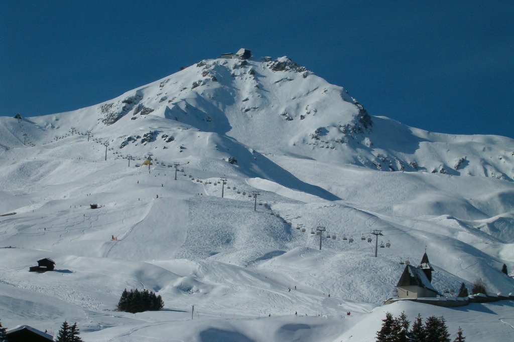 Companies with high electricity costs – as for example large ski resorts – can apply for a refund of the network supplement (Photo: Andres Passwirth)