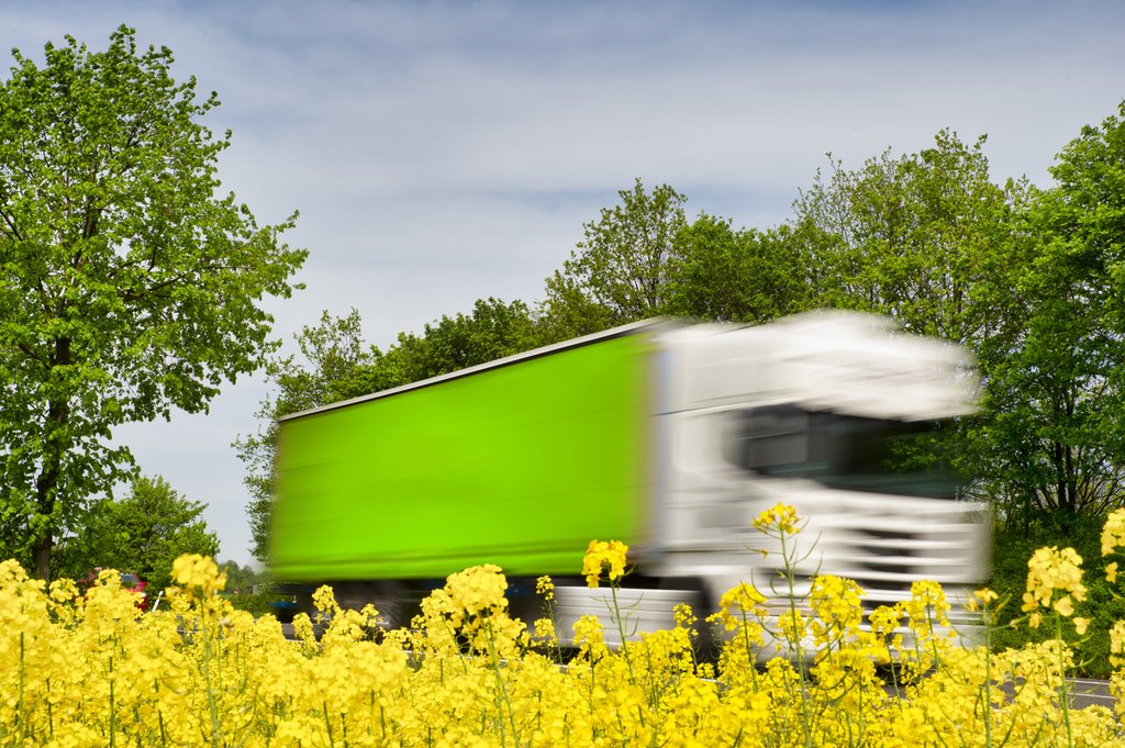Lkw zahlen auf deutschen Autobahnen und Bundesstrassen eine fahrleistungsabhängige Maut – nun steht eine Ausweitung der Maut auf Landes- und Kreisstrassen in Baden-Württemberg zur Diskussion. (Foto: Keystone/Frank Roeder)