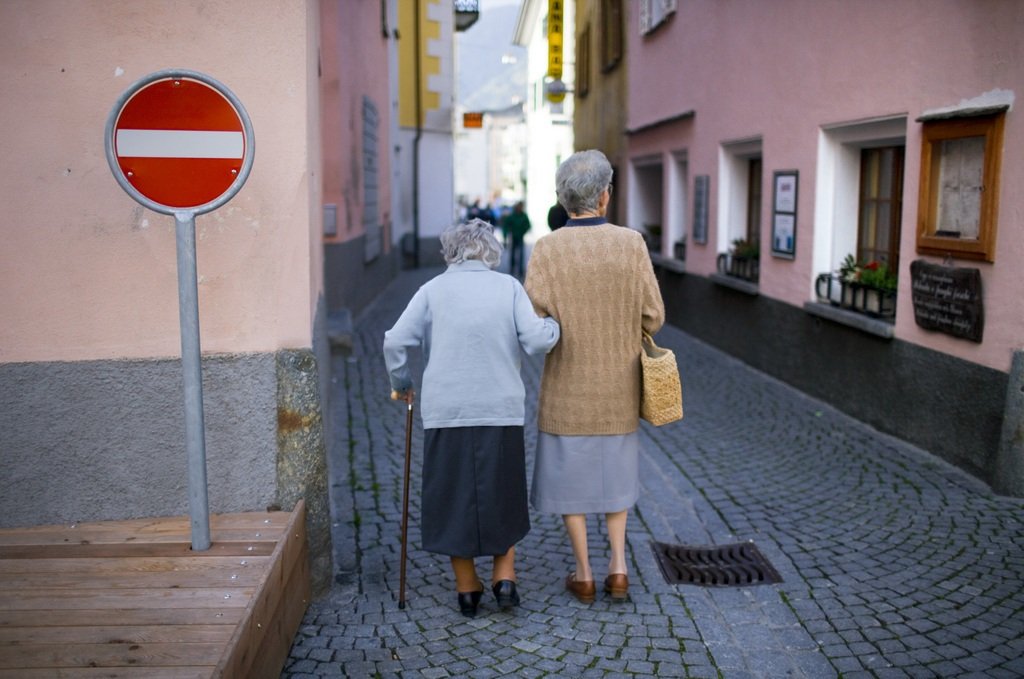Rund 200 Personen – Leistungsbeziehende und Zeitvorsorgende – nehmen derzeit an dem 2012 initiierten Pilotprojekt in St.Gallen teil. Die Mehrheit der teilnehmenden Personen beurteilen das Projekt positiv. (Foto: Keystone)