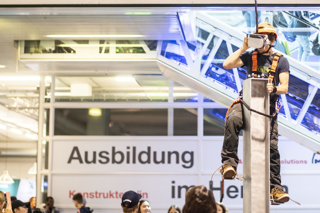 Die Zukunft im Blick: Lösungen und Strategien für eine nachhaltige Entwicklung gehören zur beruflichen Ausbildung. (Foto: Keystone-SDA)