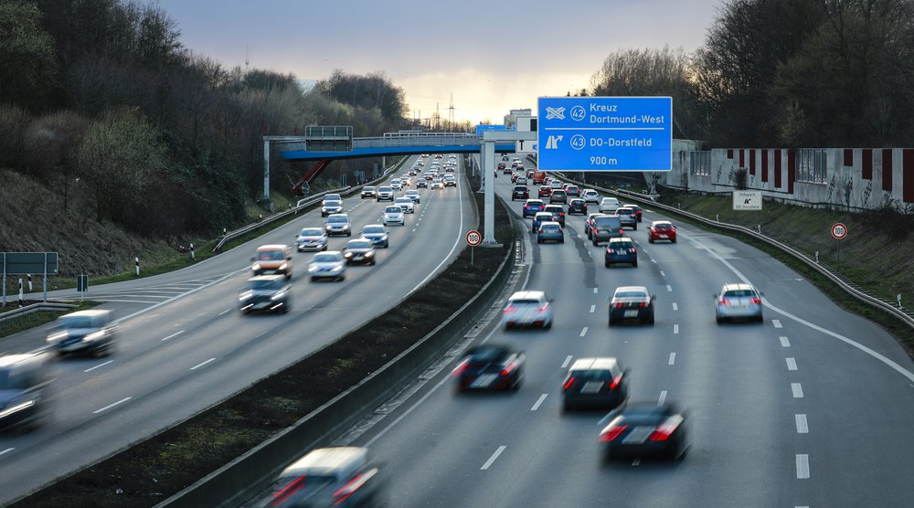 Rushhour im Strassenverkehr: Personenfahrzeuge verursachen externe Umwelt-, Unfall- und Staukosten von durchschnittlich 12 Eurocent pro Personenkilometer. (Foto: Keystone-SDA).