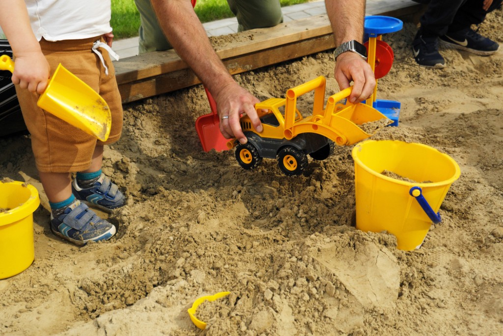 Aus Sicht vieler Kita-Trägerschaften eine der grössten «Baustellen»: Die Suche nach qualifizierten Betreuungspersonen bei ausgeschriebenen Fachstellen. (Foto: Keystone-SDA / Caro / Bastian)