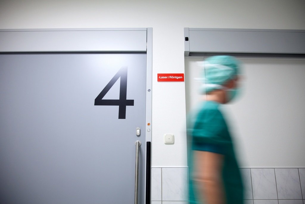 Un pilotage budgétaire ou tarifaire pour freiner la hausse des coûts du système des santé suisse. (Photo : Keystone)