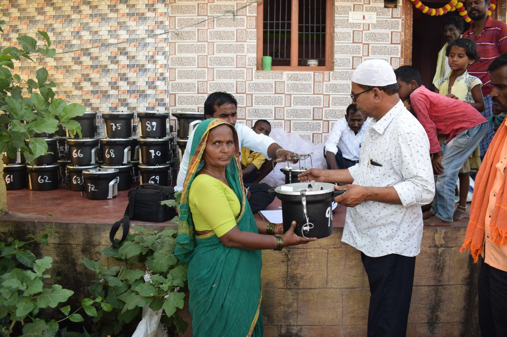 The FairClimateFund is providing 100 families with environmentally friendly cookstoves that use sensors to monitor air pollution levels. (Foto: FCF)