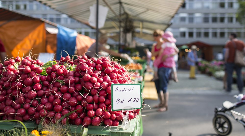 Ein Wochenmarkt in Zürich: Für die nachhaltige Entwicklung spielt der Konsum eine zentrale Rolle. (Foto: Keystone-SDA)