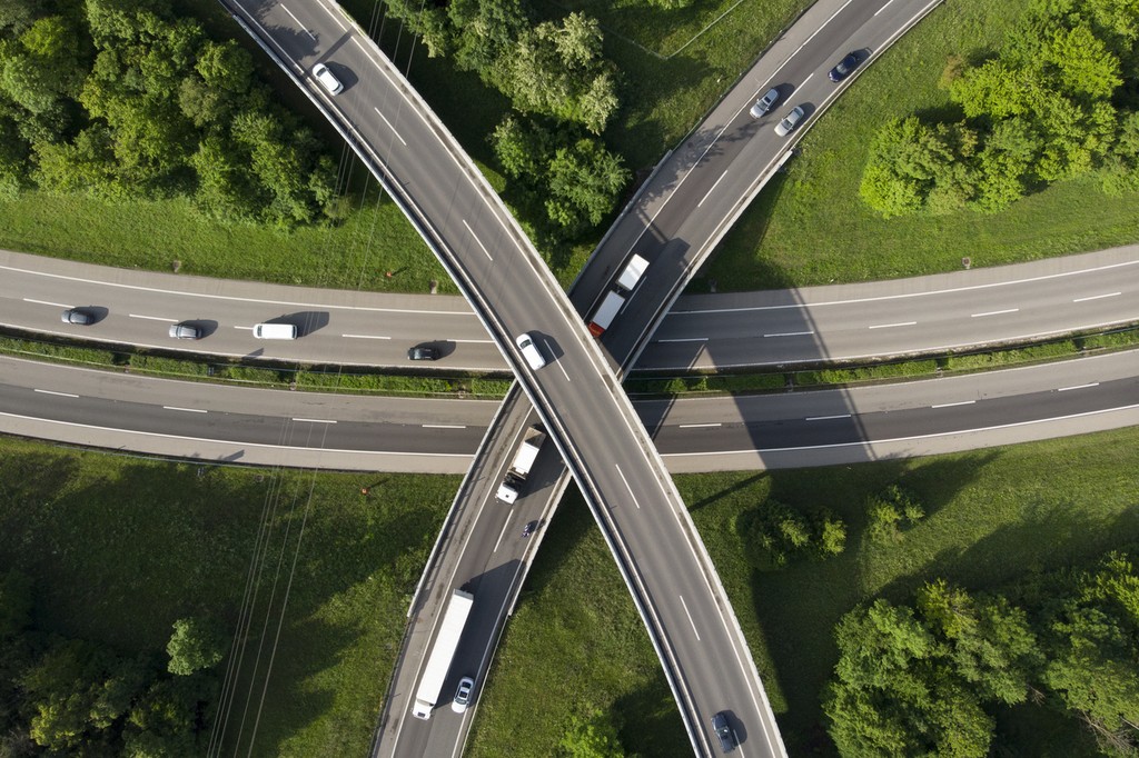 Zwei Wege, ein Ziel: CO2-Lenkungsabgabe und Kontingentierung führen theoretisch beide zum selben Resultat – fossile Treibstoffe werden teurer. (Foto: Keystone-SDA / Laurent Gillieron)