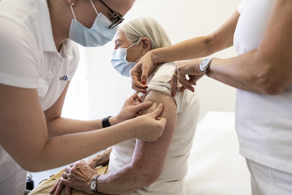 Gesundheitsfachpersonen tragen eine wichtige Rolle in der Impfpromotion und um die Impfkompetenz der Bevölkerung weiter zu fördern. (Foto: Keystone-SDA)