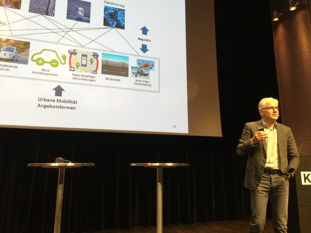 Markus Maibach, Verkehrsexperte bei INFRAS, referiert an der Zentralkonferenz 2017 des Fachverbands Schweizer Raumplaner (FSU) zur Zukunft unserer Mobilität.