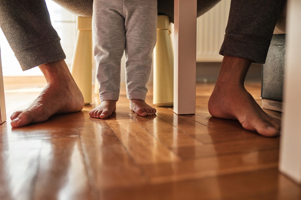 Wie Unterstützungsleistungen aussehen sollten, die anderen, neuen Familienmodellen besser entsprechen und damit effizienter und günstiger wären – das ist die Kernfrage des Projekts «Doing Family». (Foto: Keystone-SDA)