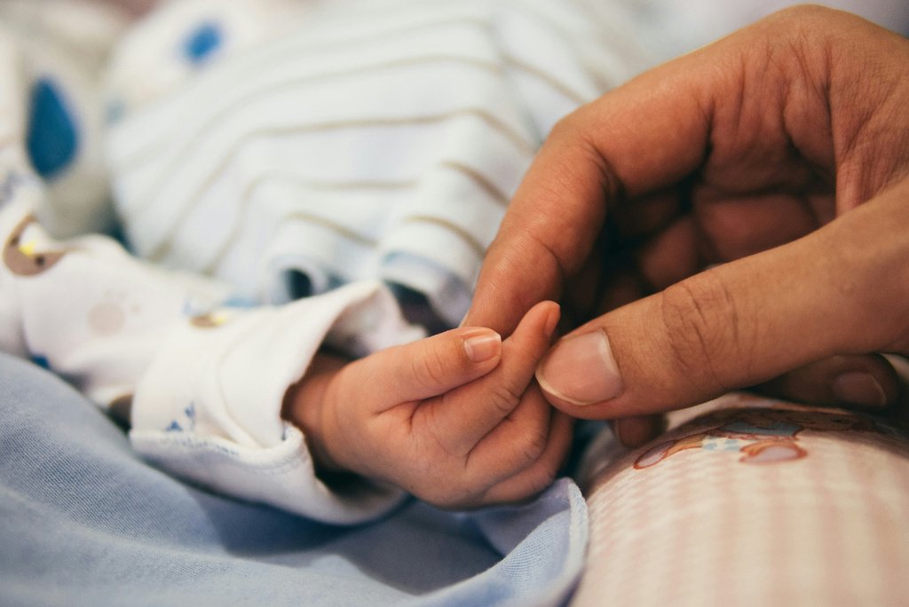 Das Umfeld ist wichtig: Die ersten vier Jahre des Lebens prägen die spätere Entwicklung sehr stark. (Foto: Aditya Romansa / Unsplash)