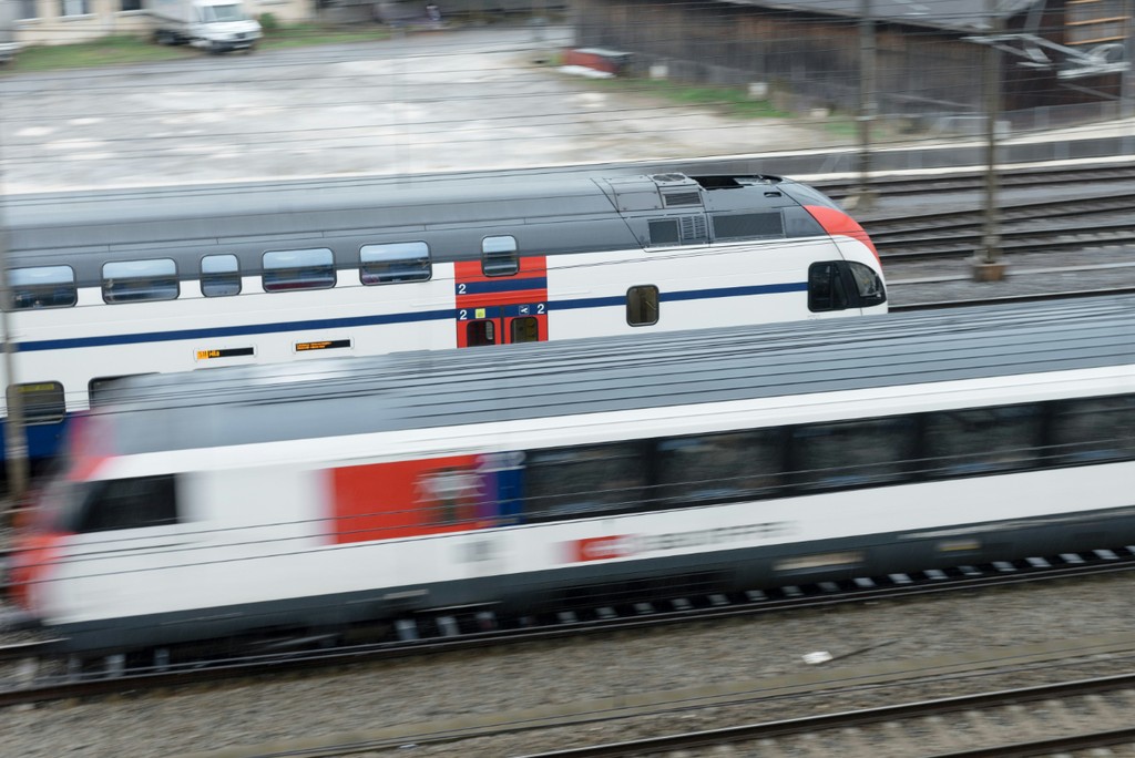Les prix de TP en Suisse: globalement dans la moyenne européenne, ils sont bas pour les voyages de la ville à la campagne. (Photo: Kajetan Sumila / Unsplash)