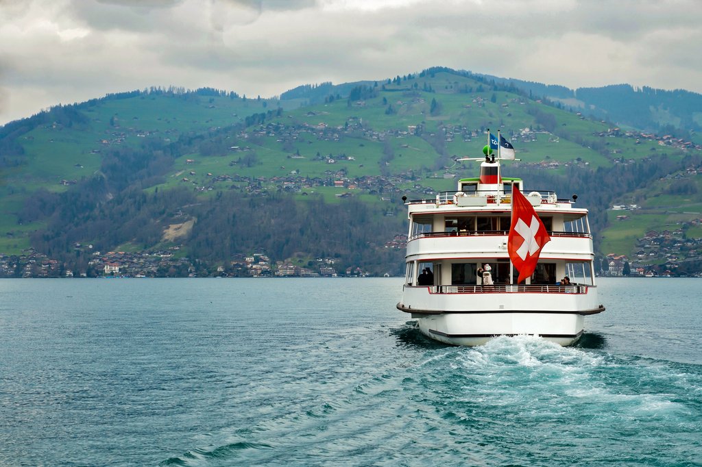 Fossilfreie Schifffahrt, ahoi! Technologisch und kostentechnisch gibt es jedoch noch viele Klippen zu umschiffen, bis der Schiffsverkehr in der Schweiz dekarbonisiert ist. (Foto: iStock)