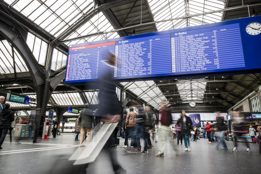 Ponctualité et densité : en comparaison internationale, les transports publics suisses se distinguent par un rapport prix-utilité très favorable. (Photo: Keystone)