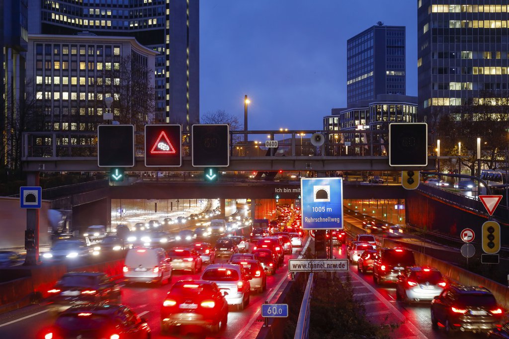 Eine Pkw-Maut kann die Effizienz im Verkehrssystem erhöhen, weil sie verursachergerecht ist. (Foto: KEYSTONE/CARO/Rupert Oberhäuser)