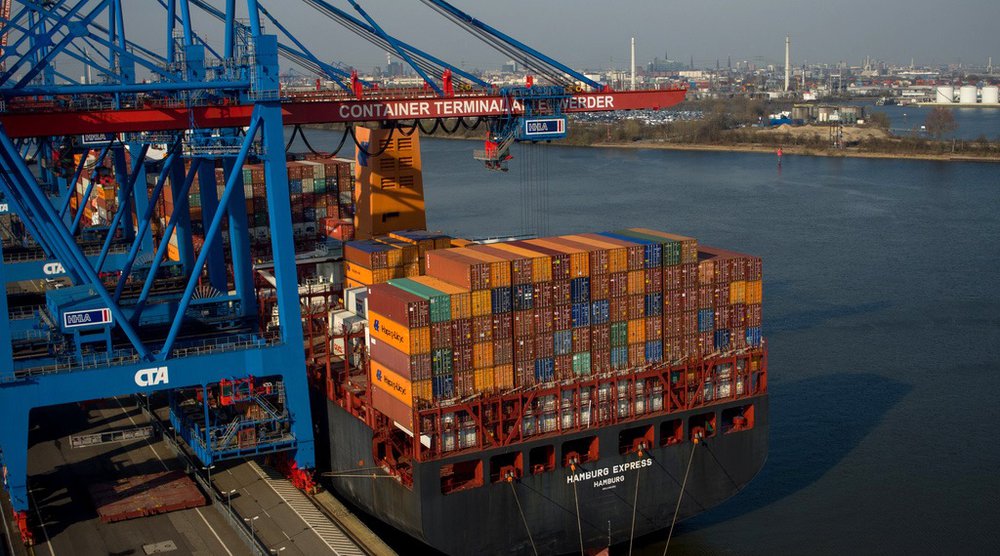 In 2015, six percent of German imports (55 billion euros) and four percent of German exports (just under 50 billion euros) were accounted for by twelve countries or regions around the world that are classified as particularly vulnerable to climate change. (Photo: Keystone/DPA/A4492/_Axel Heimken).