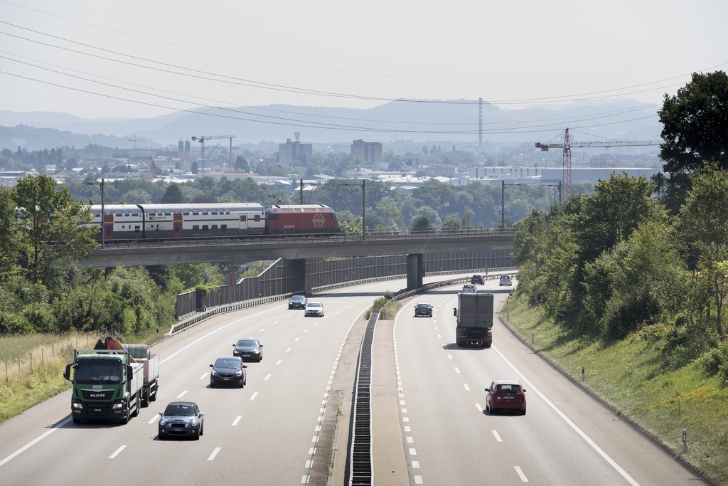 Thanks to the Federal Council’s Fine Particulate Matter Action Plan, in 2016 some 30 per cent less PM 2.5 fine particulate matter was emitted in Switzerland than in 2005. (Photo: Keystone)