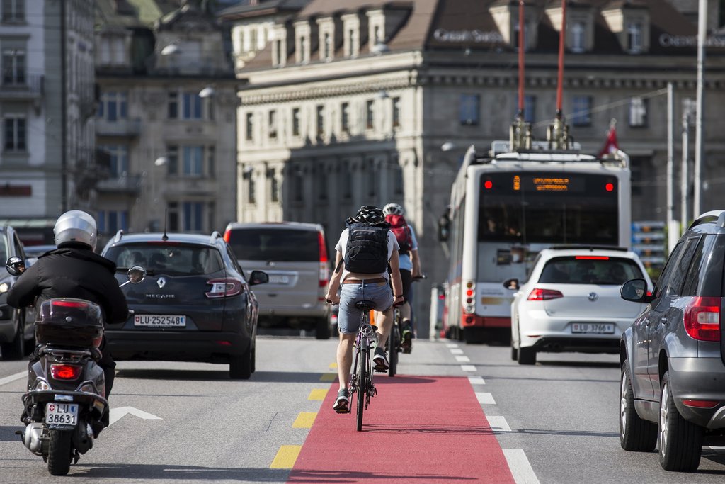 Strasse, ÖV und Velonetz zusammengedacht: Das Programm Gesamtmobilität verfolgt einen fortschrittlichen, gesamtverkehrlichen Planungsansatz. (Foto: Keystone: Alexandra Wey / Symbolbild)