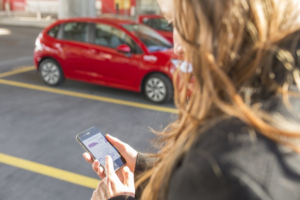 «Sharing» liegt im Trend, auch in der Schweiz. In einer Studie untersucht INFRAS gemeinsam mit Prof. Kurt Pärli, Juristische Fakultät der Universität Basel, sowie FehrAdvice & Partners, welche Chancen und Risiken die Plattformökonomie mit sich bringt. (Foto: Keystone)