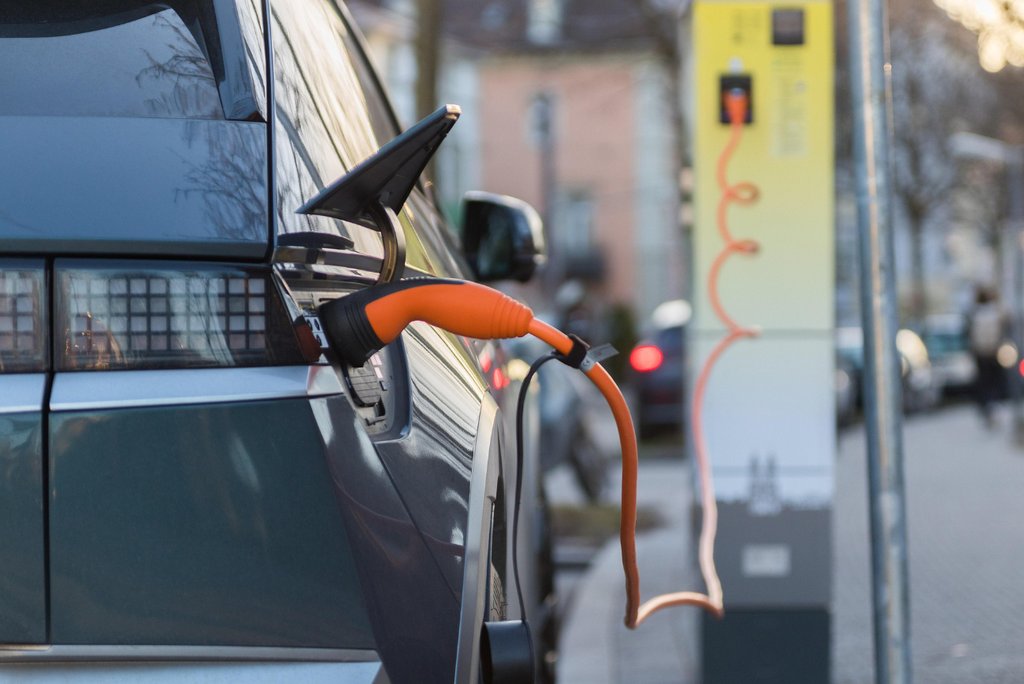 Fleets of electric vehicles are not only good for the environment, they often make good business sense. (Photo: Pixabay)