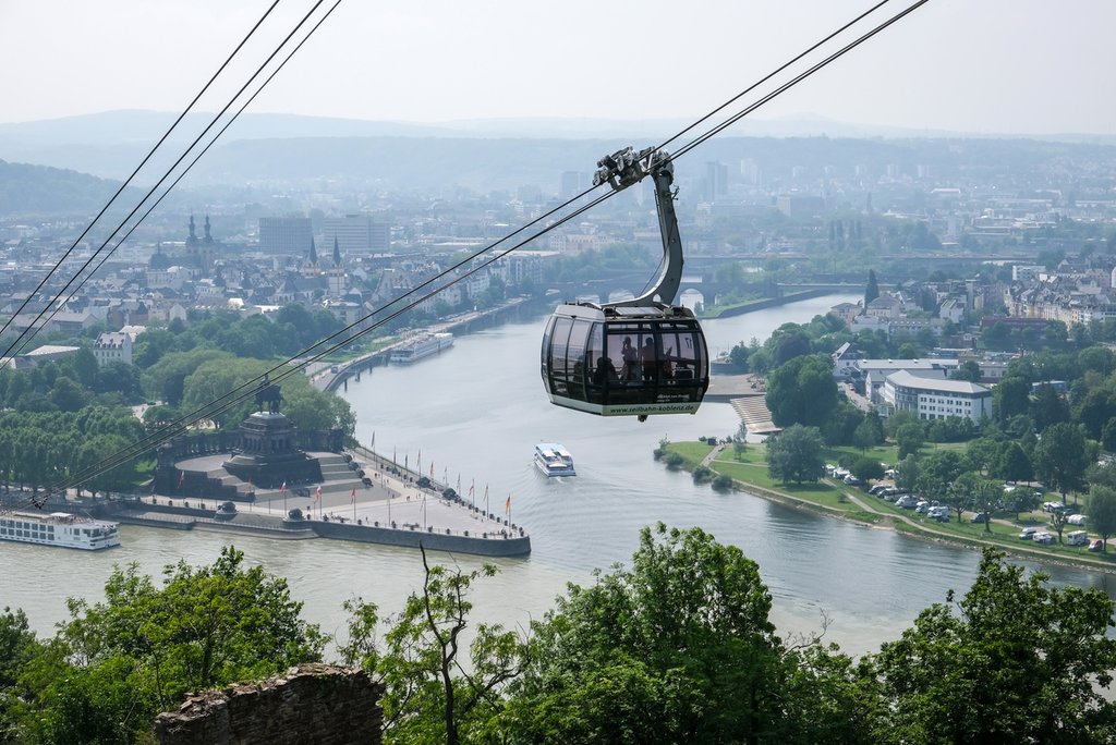 Aus Sicht der Studienautoren auf den untersuchten Verkehrskorridoren der Stadt Zürich eine eher unwirtschaftliche Zukunftslösung: Luftseilbahnen als Ergänzung zu Bus- und Tramverbindungen. (Foto: Keystone/Caro/Rupert Oberhaeuser)