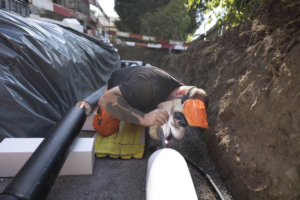 Mehr Fernwärme: Der Ausbau von Wärmeverbunden aus erneuerbarer Quelle boomt. (Foto: Keystone / Gaëtan Bally)