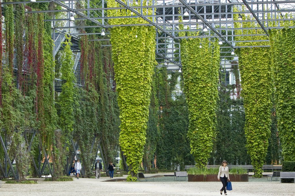 In urbanen Gebieten gibt es verschiedene Ansätze, um baulich gegen die Hitzebelastung zu vorzugehen – Stadtklimamodelle helfen bei der Planung, um deren Wirkung besser abschätzen zu können. (Foto: Keystone-SDA)