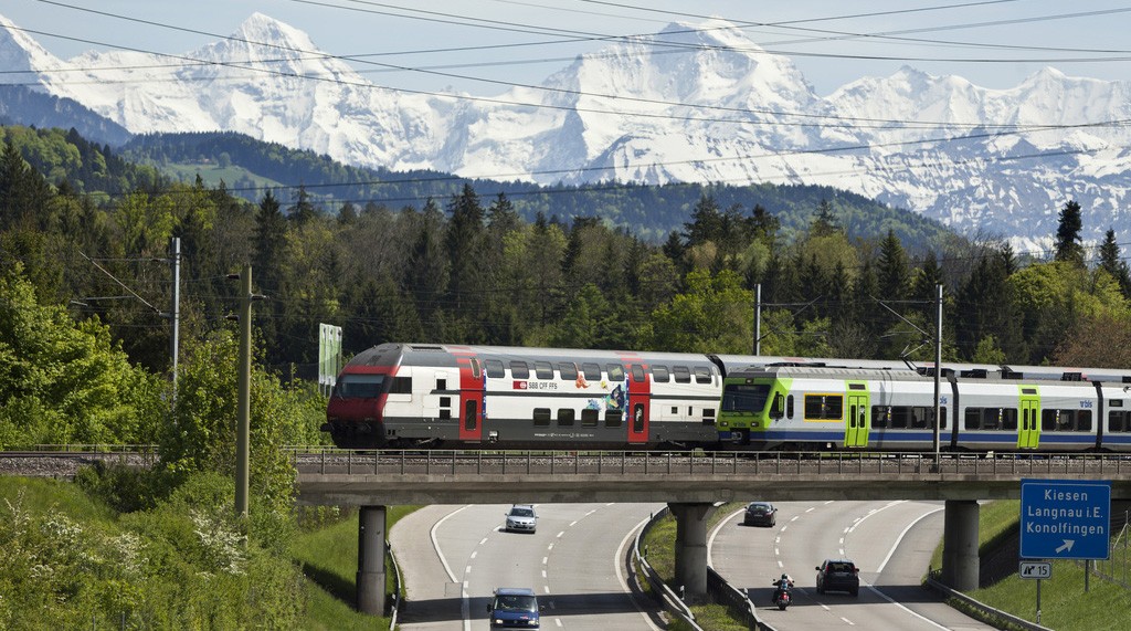 As a result of low emission vehicles and solid public transport, there are significantly less nitrogen oxides emissions in Switzerland compared to ten years ago. (Photo: Keystone)