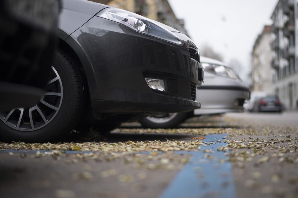 Lademöglichkeit in blauen Zonen: Mit einem Pilotprojekt will Winterthur Erfahrungen sammeln – zum Beispiel zur optimalen Ausgestaltung oder zur Nachfrageentwicklung von Ladestationen. (Foto: Keystone-SDA / Symbolbild)
