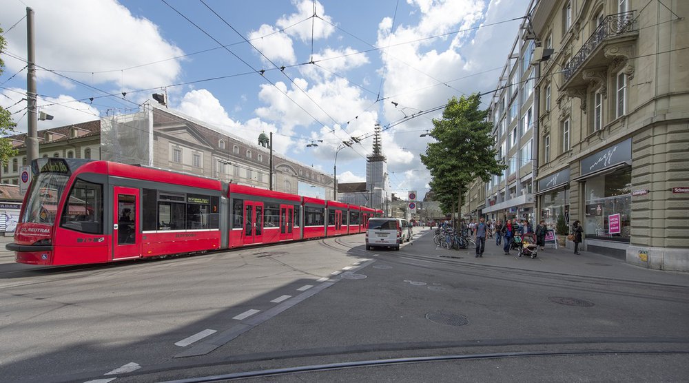 Eine Tramlinie für die Länggasse, Doppelgelenktrolleybusse für das Quartier Wyler: Diese beiden Lösungen eignen sich laut dem Bericht am besten, um das steigende Fahrgastaufkommen in den beiden Berner Quartieren künftig zu meistern. (Foto: Keystone)