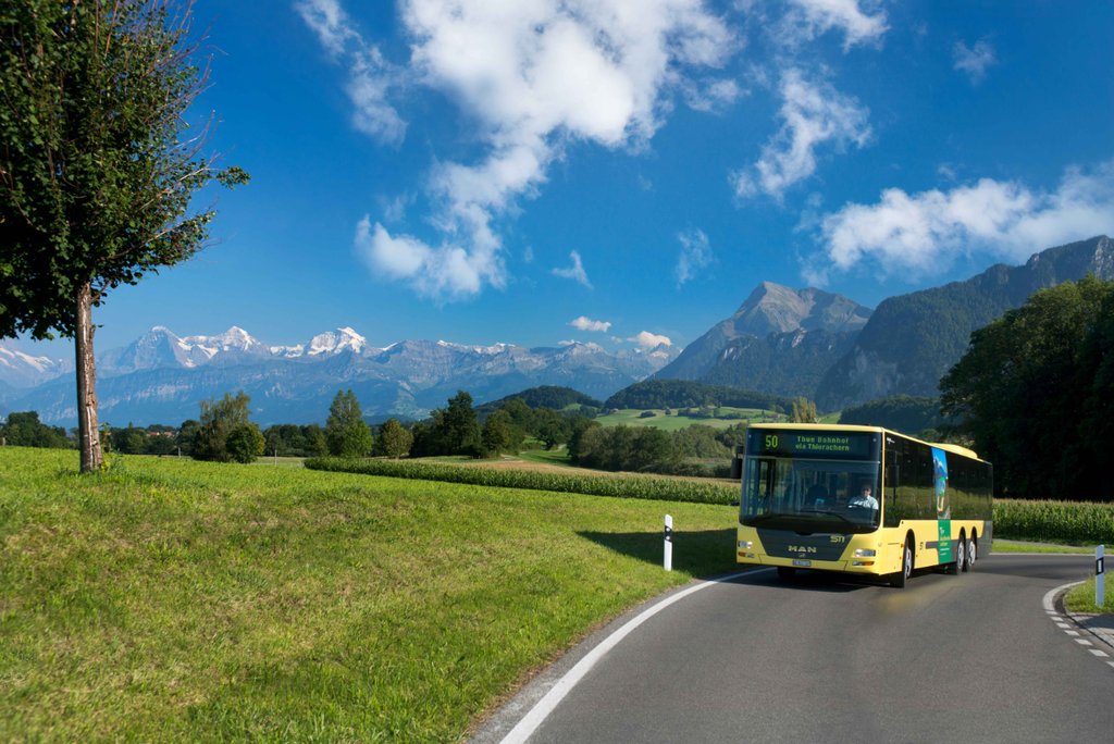 STI-Busse im Einsatz: Viele Einsätze können auch künftig im elektrischen Betrieb ohne Zwischenstopp zum Nachladen geführt werden. (Foto: STI Bus AG)