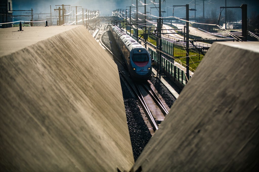 Mit dem Zug durch den Gotthard: Der neue Gotthard-Basistunnel beeinflusst nicht nur den Verkehr und die Umwelt, sondern auch Bevölkerungsentwicklung, Raumstruktur und Tourismus. (Foto: Keystone-SDA)