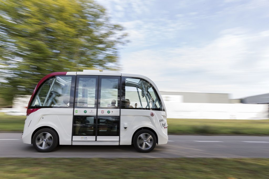 Was heute getestet wird, könnte in wenigen Jahrzehnten alltäglich sein: automatisierter Kollek-tivverkehr in der Schweiz (Foto: Keystone-SDA).