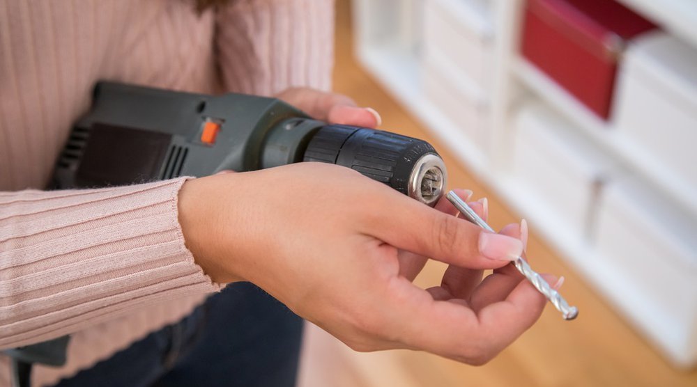 Die Bohrmaschine leihen, statt eine zu kaufen: Auch beim Heimwerken ist «Sharing» möglich. (Foto: Keystone)