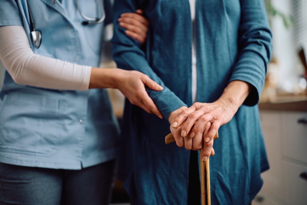 In der Langzeitpflege bestehen gute Chancen zur Optimierung. (Foto: iStock / Drazen Zigic)