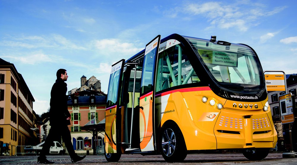 Könnten ohne Echtzeit-Geoinformationen nicht selber fahren: autonomer Shuttle in Sion (Quelle: Schweizerische Post).