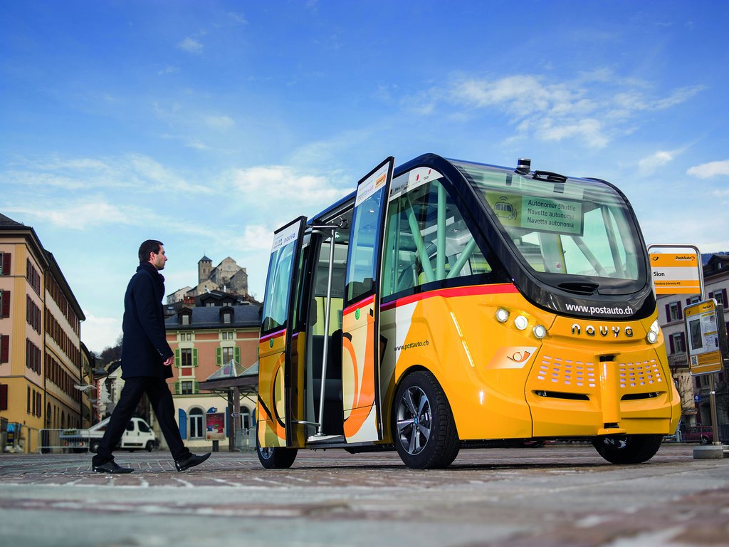 Could not run without real time geoinformation: autonomous shuttle in Sion (CH) (Source: Swiss Post).