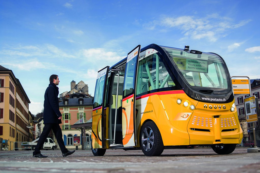 Could not run without real time geoinformation: autonomous shuttle in Sion (CH) (Source: Swiss Post).
