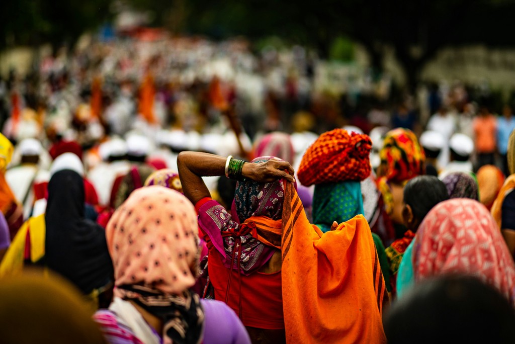 Wie steht es um die demokratischen Institutionen in einem Staat – und um die Gleichstellung der Geschlechter? Für effektive Klima-, Katastrophenvorsorge und Umweltmassnahmen sind dies relevante Fragen. (Foto: Akash Banerjee / Unsplash)